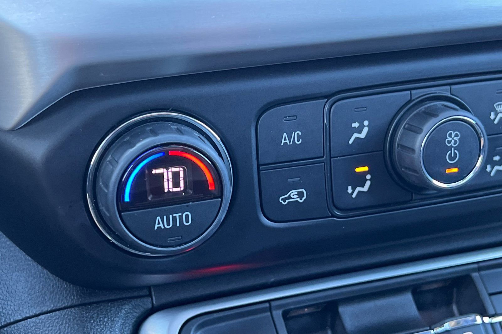 Used 2021 GMC Acadia SLT w/ Technology Package AWD/4WD image 29