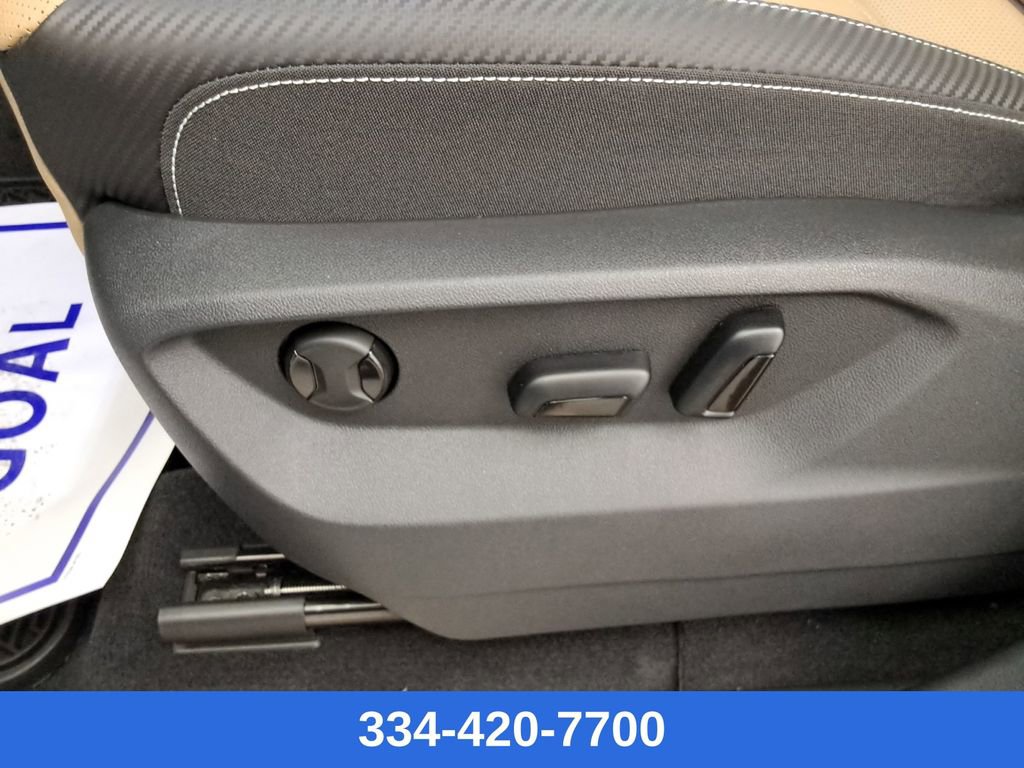 Used 2025 Volkswagen Atlas Cross Sport SE image 17