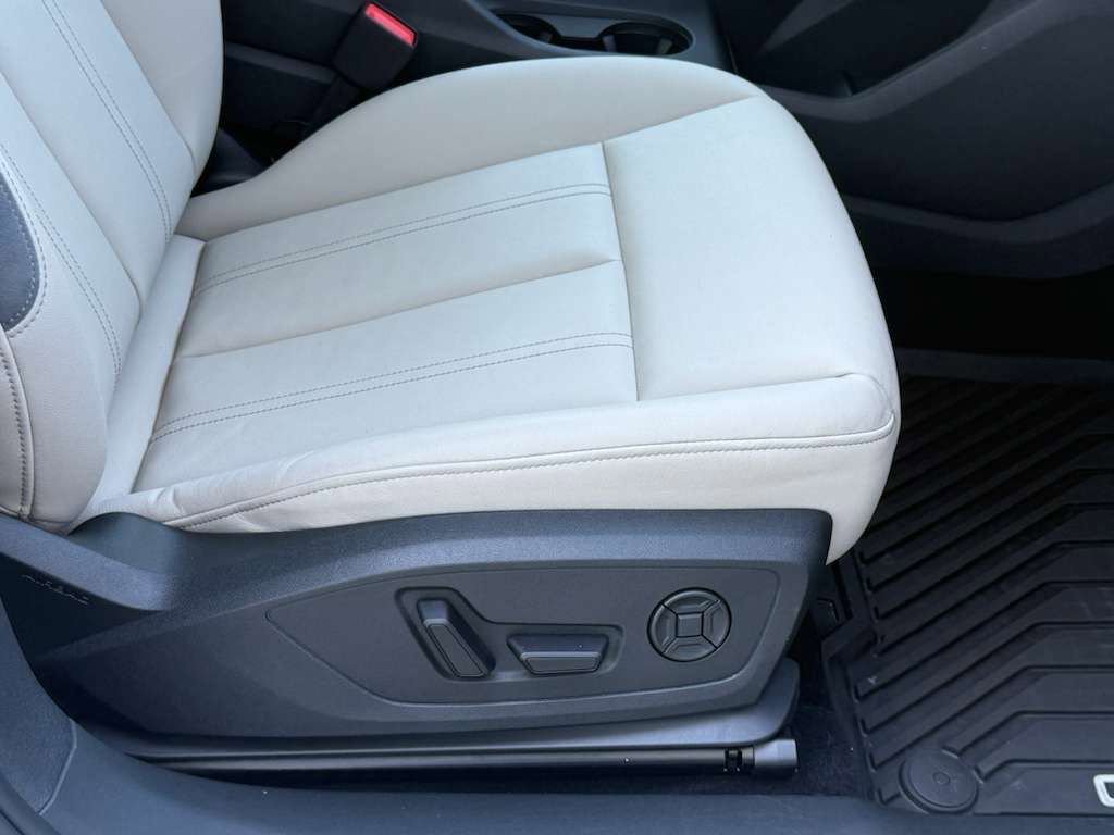 Used 2024 Audi Q4 e-tron Premium w/ Convenience Package image 42