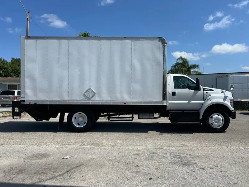Used 2017 Ford F650 2WD Regular Cab Super Duty image 9