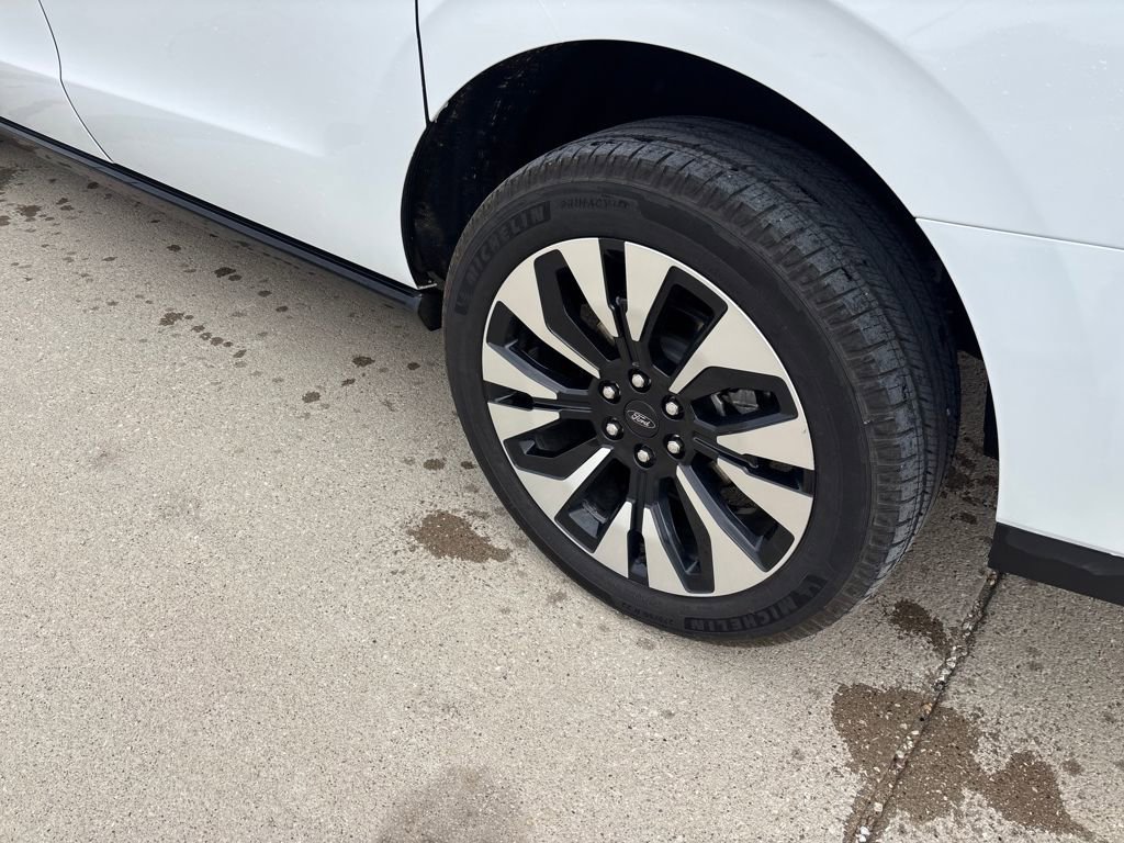 Used 2025 Ford Expedition Max Platinum w/ Driver's Package image 7