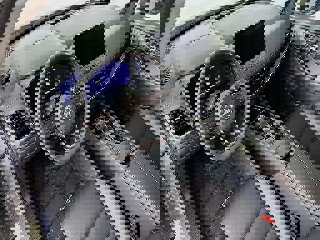 Used 2024 Nissan Rogue SL image 2