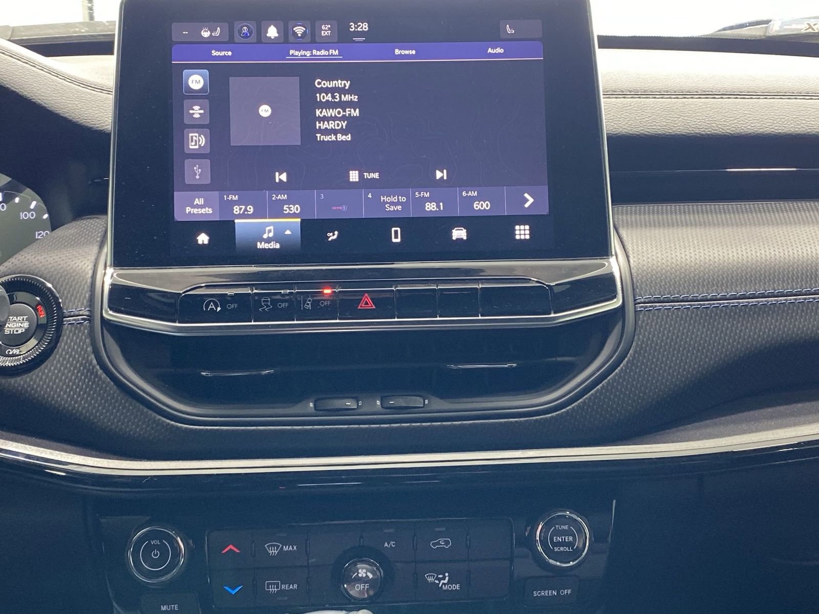 Used 2025 Jeep Compass Latitude w/ Altitude Special Edition image 16