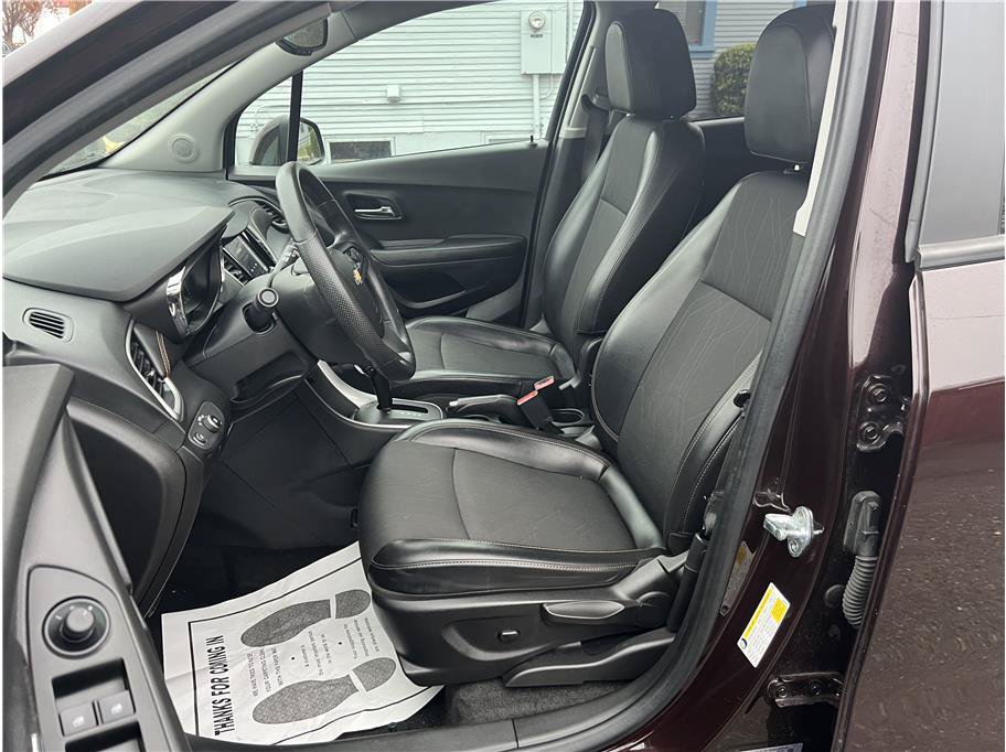 Used 2021 Chevrolet Trax LT AWD/4WD image 12