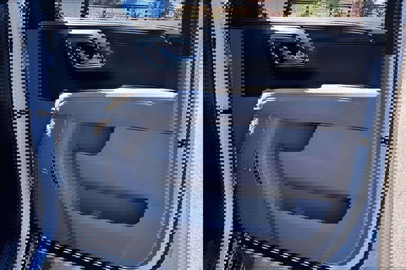 Used 2022 GMC Yukon XL SLT w/ SLT Premium Package image 23