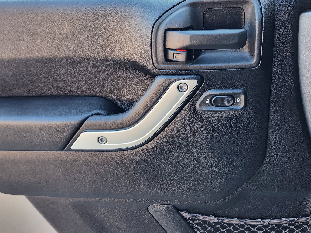 Used 2015 Jeep Wrangler Rubicon w/ Power Convenience Group image 23