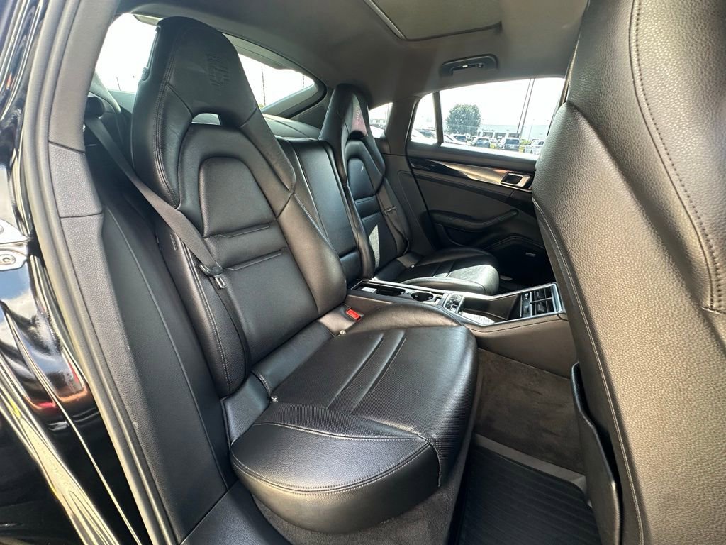 Used 2019 Porsche Panamera image 33