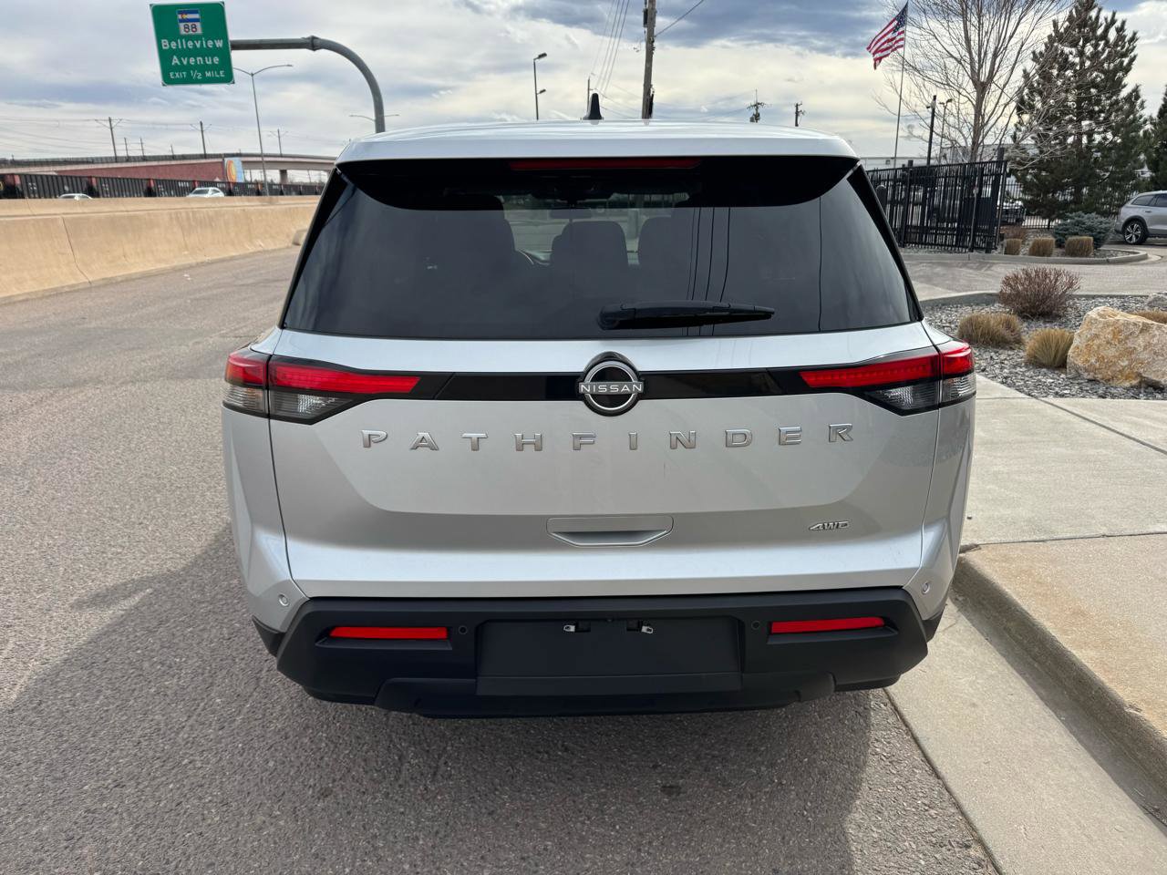 Used 2025 Nissan Pathfinder S image 4