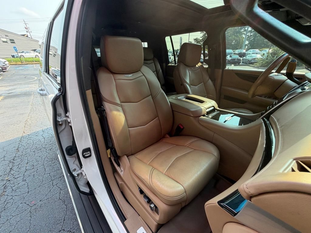 Used 2019 Cadillac Escalade ESV Platinum AWD/4WD image 37