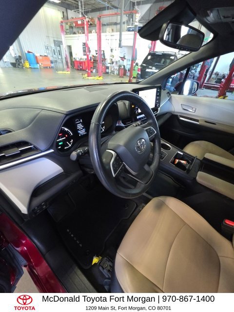 Used 2021 Toyota Sienna XLE FWD image 11