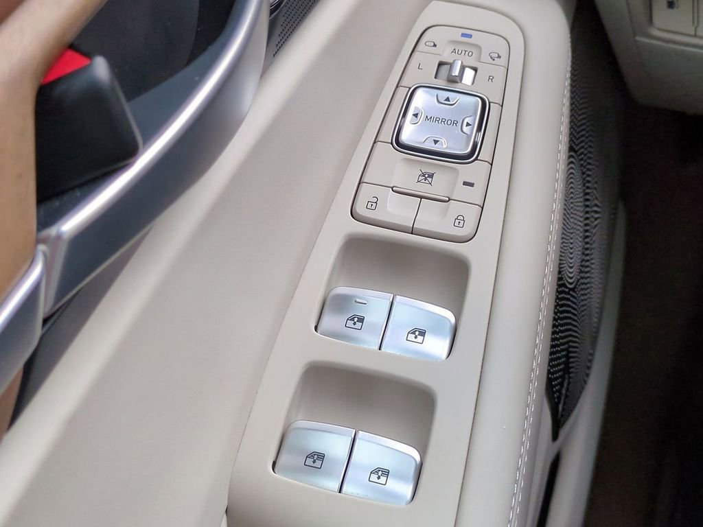 Used 2022 Genesis G90 5.0 Ultimate image 24