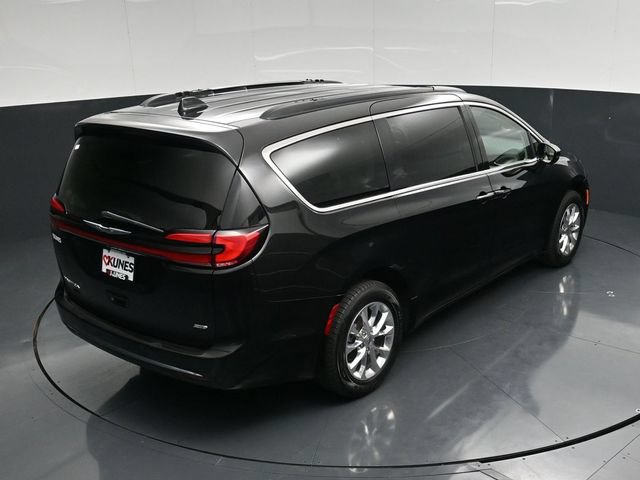 Certified 2022 Chrysler Pacifica Touring-L AWD/4WD image 49