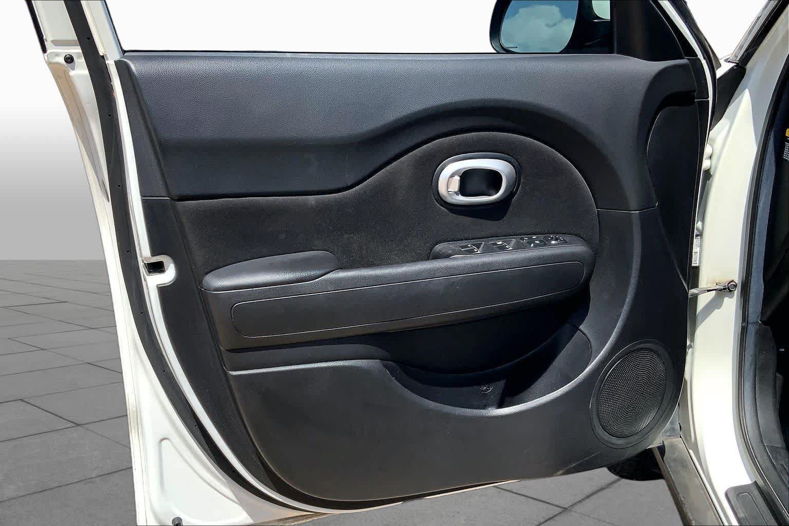 Used 2017 Kia Soul FWD image 21
