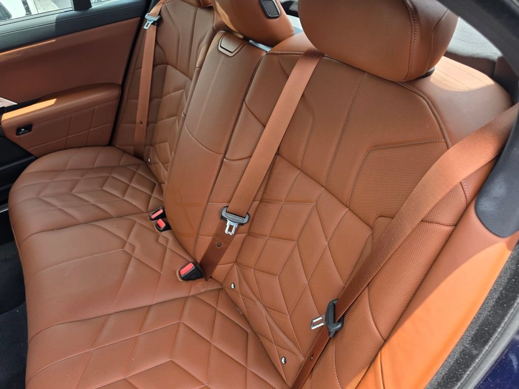 Certified 2023 BMW 760i xDrive AWD/4WD image 14