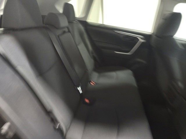 Used 2022 Toyota RAV4 LE image 17