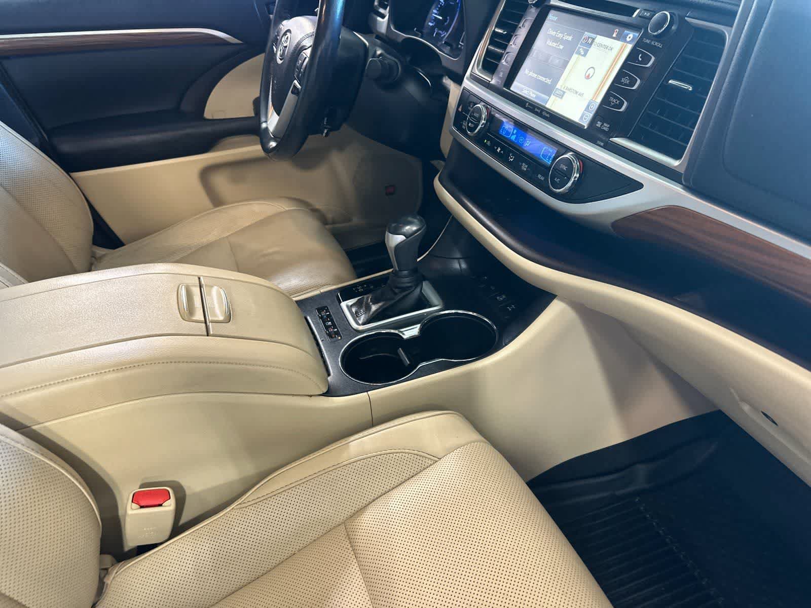 Used 2018 Toyota Highlander Limited Platinum AWD/4WD image 18