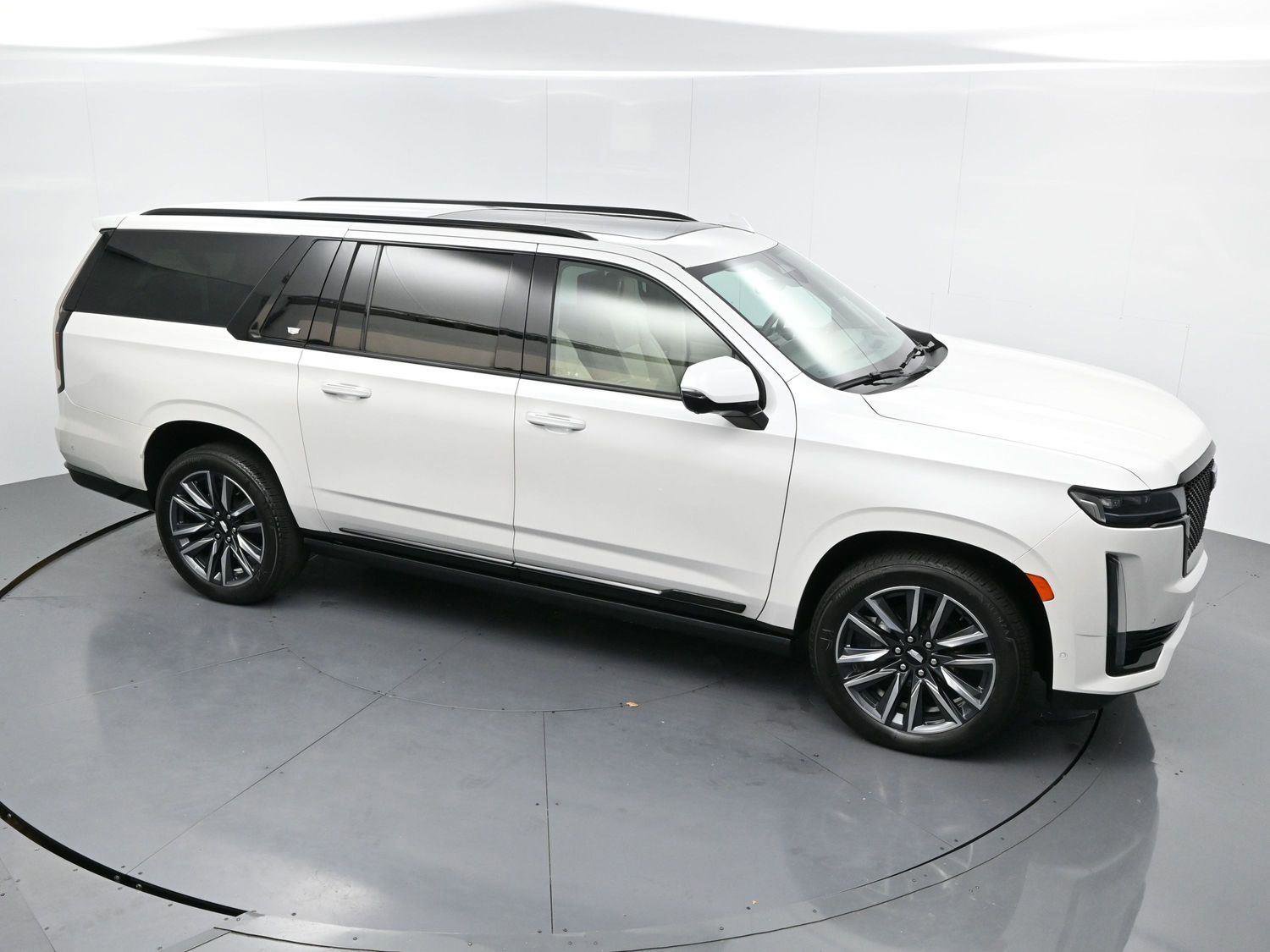 Certified 2022 Cadillac Escalade ESV Sport Platinum w/ Heavy-Duty Trailer Package image 47