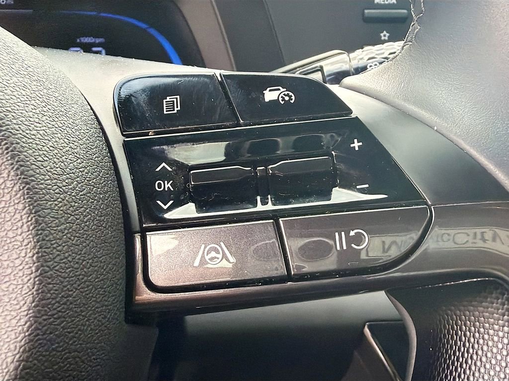 Used 2025 Hyundai Elantra Sport FWD image 34