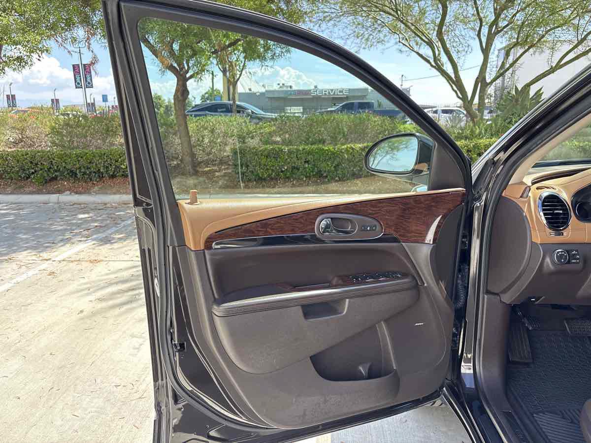 Used 2013 Buick Enclave Premium FWD image 21