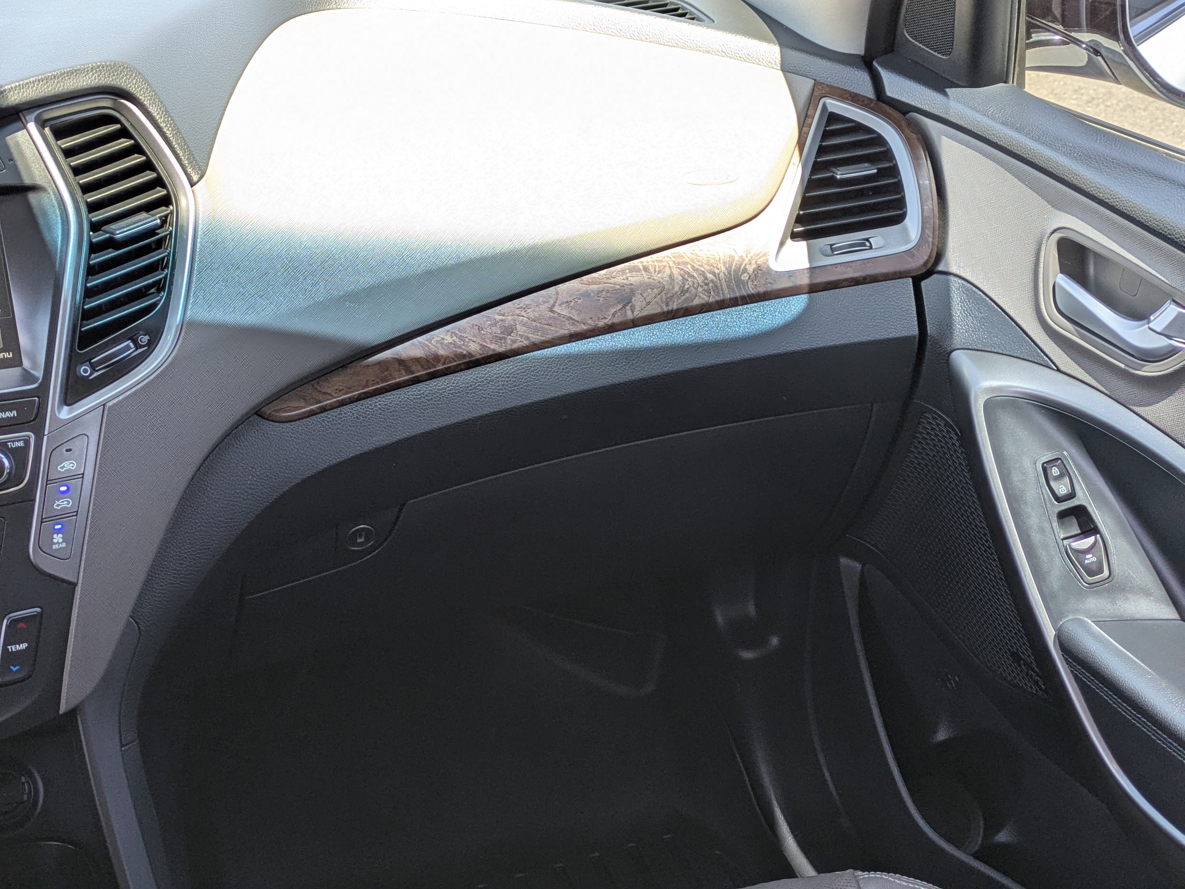 Used 2018 Hyundai Santa Fe Limited FWD image 19