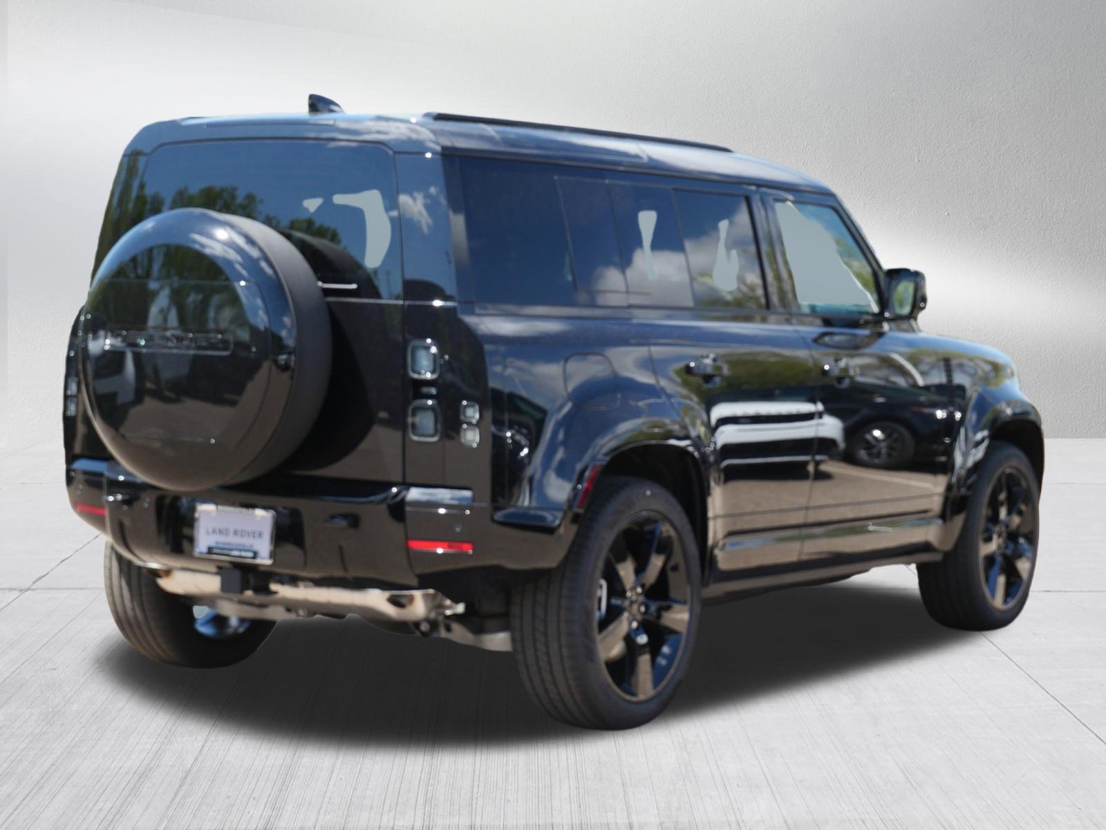 New 2026 Land Rover Defender 110 X-Dynamic SE AWD/4WD image 2