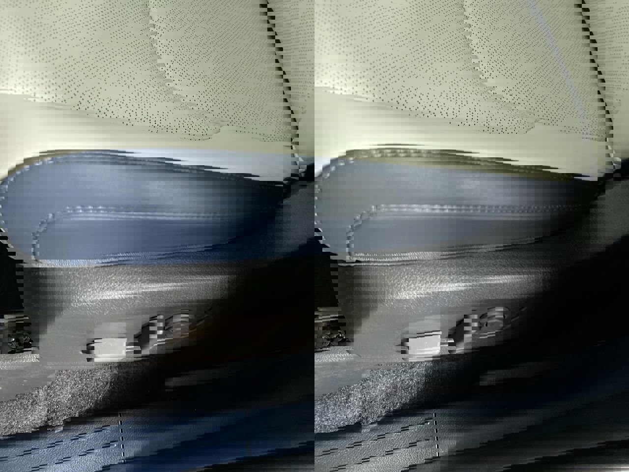 Certified 2026 Kia Carnival SX image 12