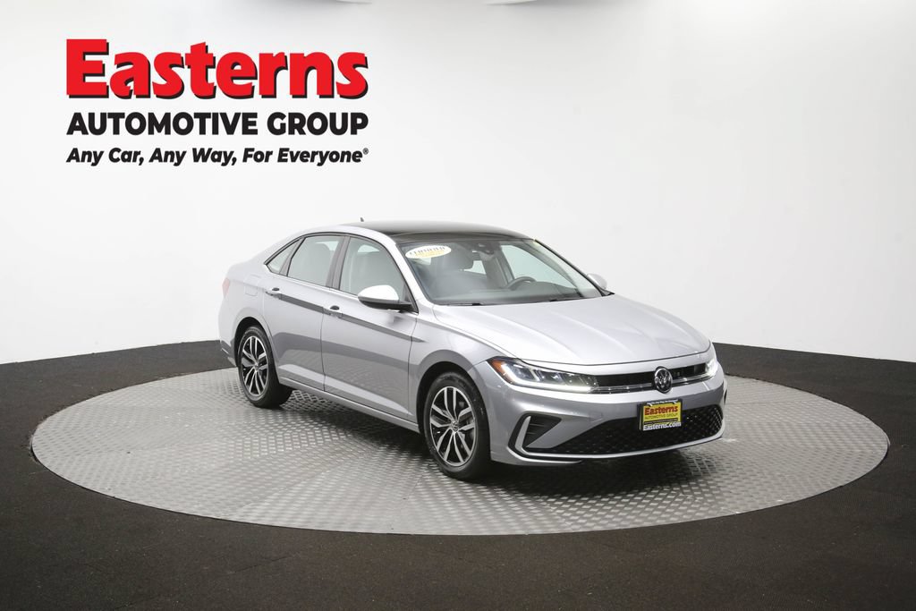 Used 2025 Volkswagen Jetta SE FWD image 48