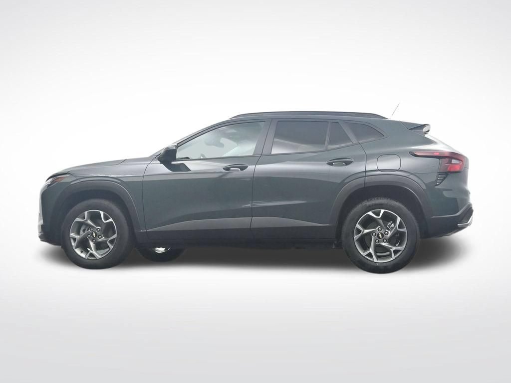 Used 2025 Chevrolet Trax LT FWD image 36