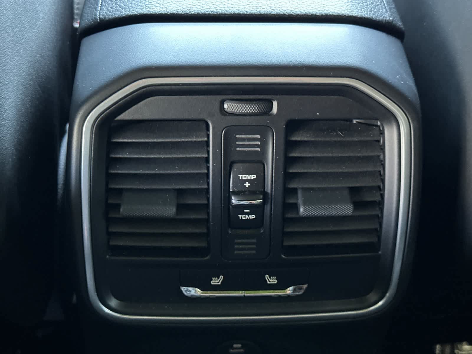 Used 2026 Porsche Macan AWD/4WD image 14
