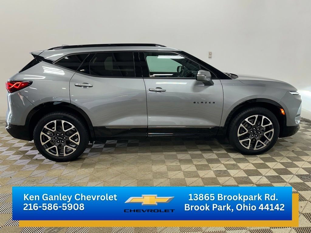Certified 2024 Chevrolet Blazer RS w/ Enhanced Convenience Package FWD image 4