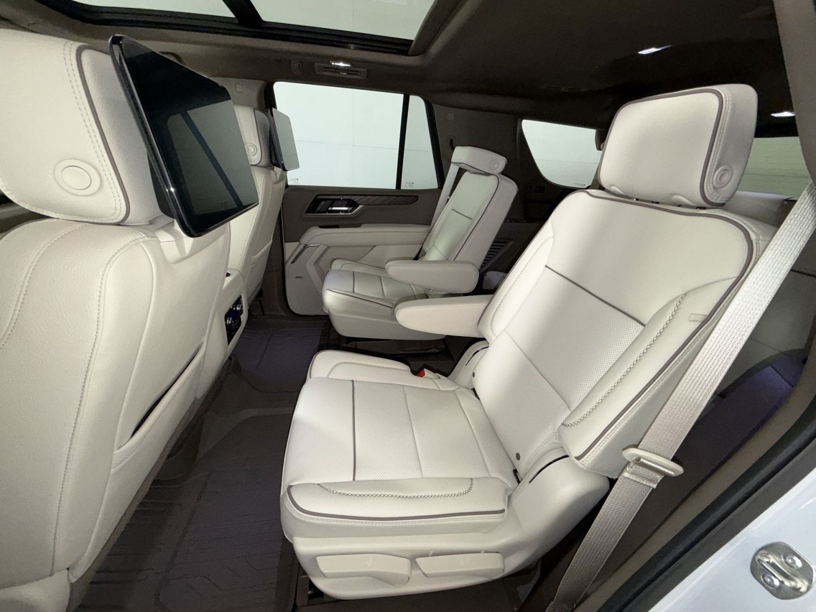 New 2026 GMC Yukon Denali w/ Denali Reserve Package AWD/4WD image 25