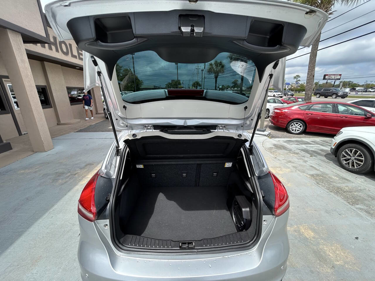 Used 2015 Ford Focus Titanium image 9