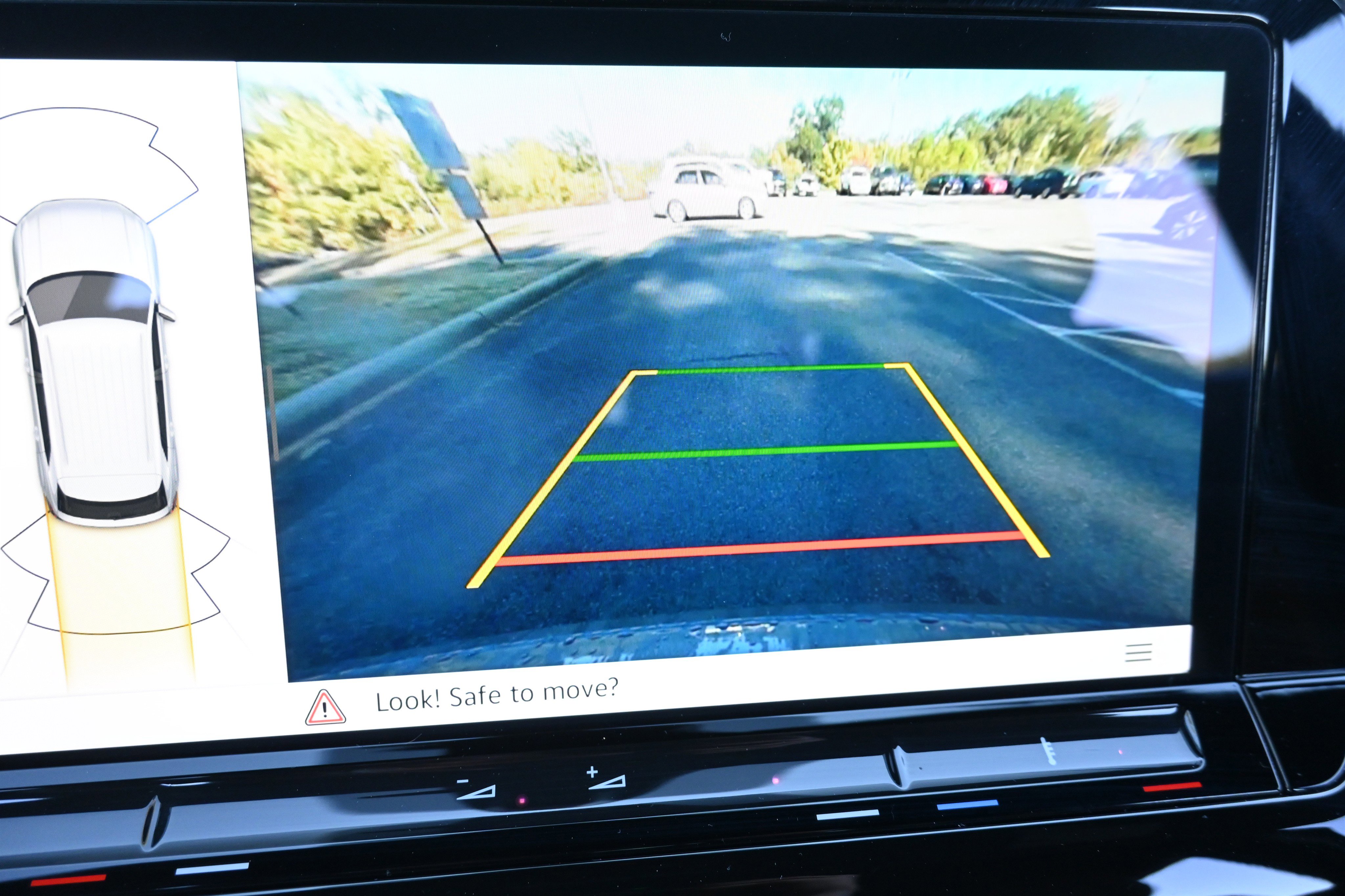 Used 2025 Volkswagen Atlas Cross Sport SE image 26