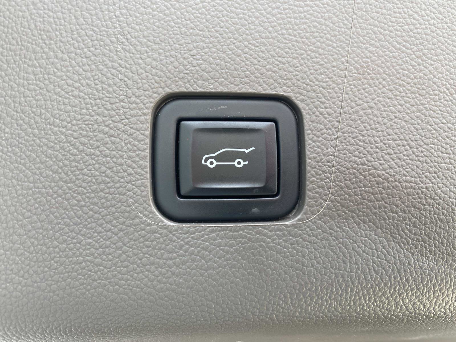 Used 2021 Chevrolet Traverse Premier image 9