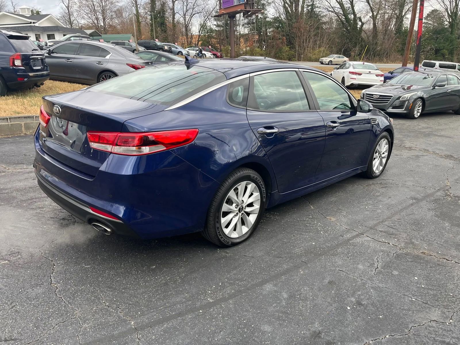 Used 2018 Kia Optima LX w/ 17" Alloy Wheels Package FWD image 5