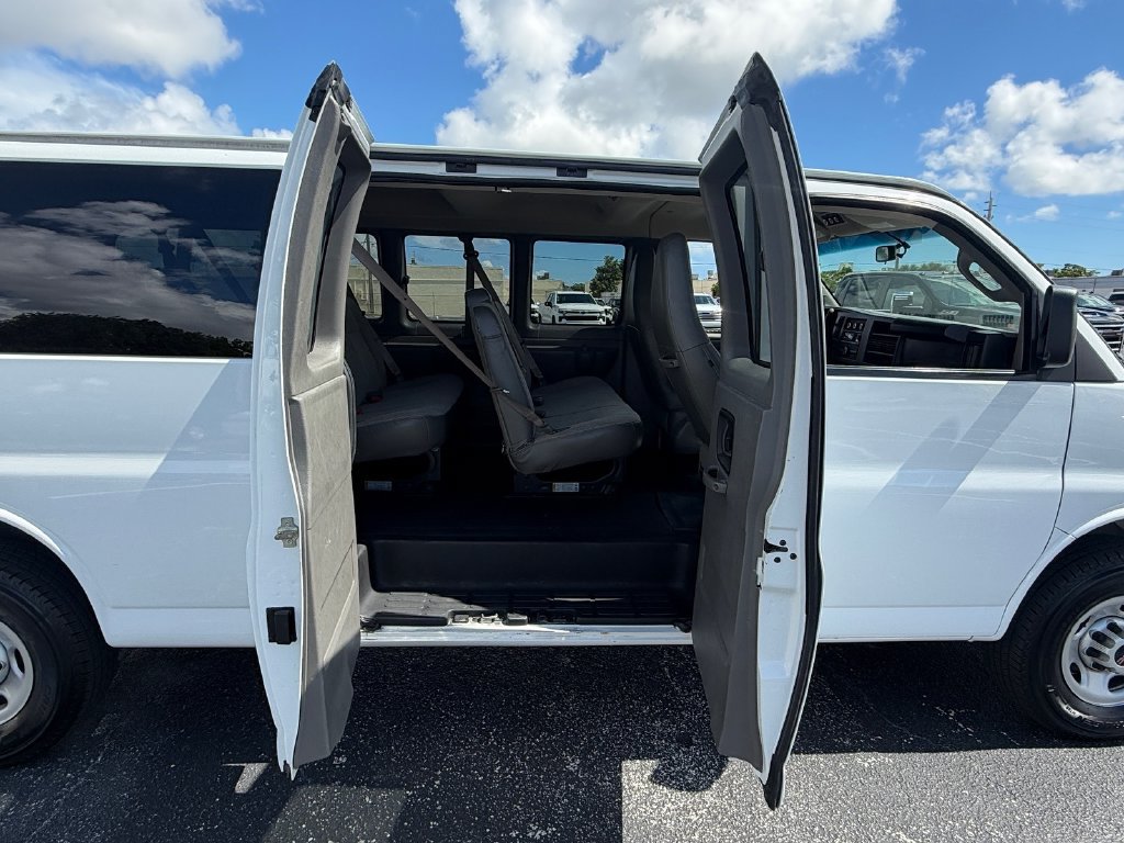 Used 2023 GMC Savana 3500 LS w/ Chrome Appearance Package RWD image 13