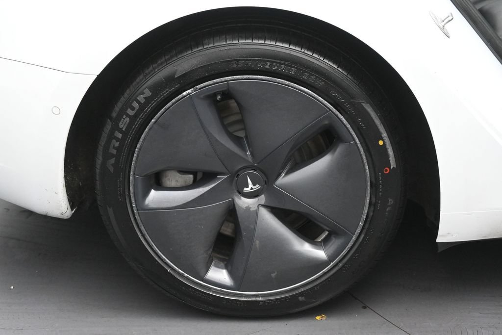 Used 2020 Tesla Model 3 Standard Range Plus RWD image 8
