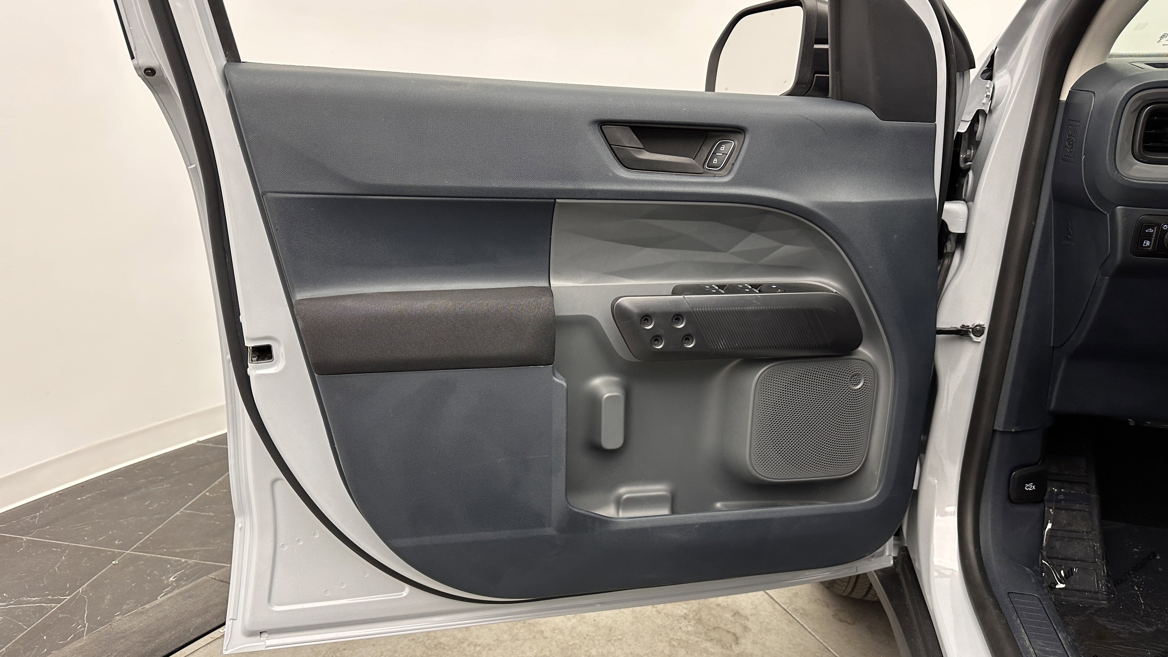 Used 2025 Ford Maverick XL FWD image 10