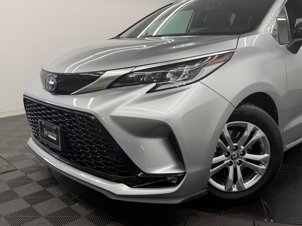 Certified 2023 Toyota Sienna XSE w/ XSE Plus Package AWD/4WD image 4