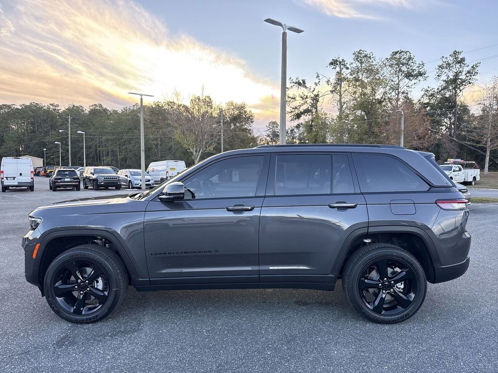 New 2025 Jeep Grand Cherokee Altitude image 6