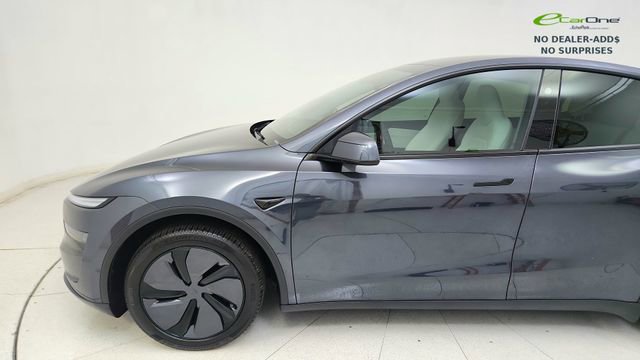 Used 2026 Tesla Model Y 2WD image 9