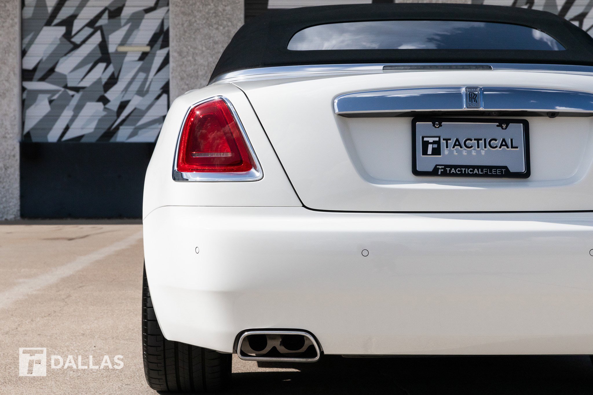 Used 2017 Rolls-Royce Dawn image 17