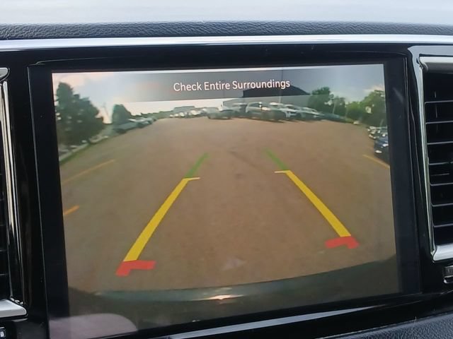 Used 2023 Chrysler Pacifica Touring-L FWD image 18