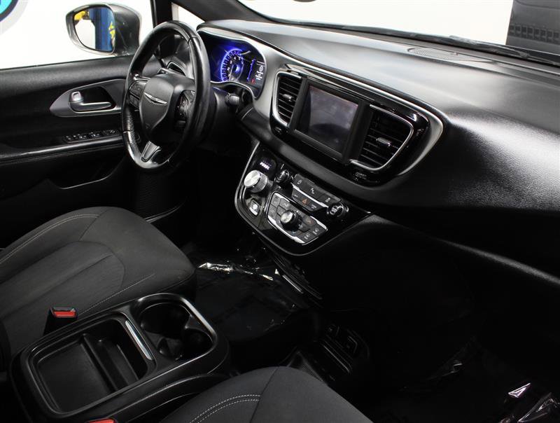 Used 2018 Chrysler Pacifica Touring Plus w/ S Appearance Package FWD image 10