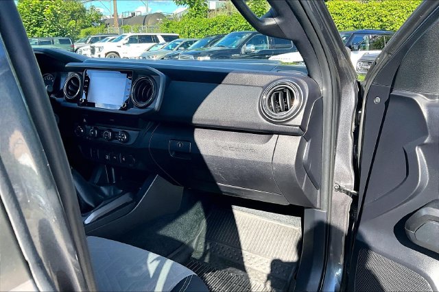 Used 2020 Toyota Tacoma TRD Sport AWD/4WD image 15