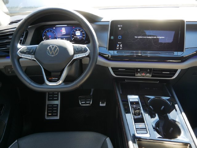 Used 2025 Volkswagen Atlas Peak Edition SE AWD/4WD image 11