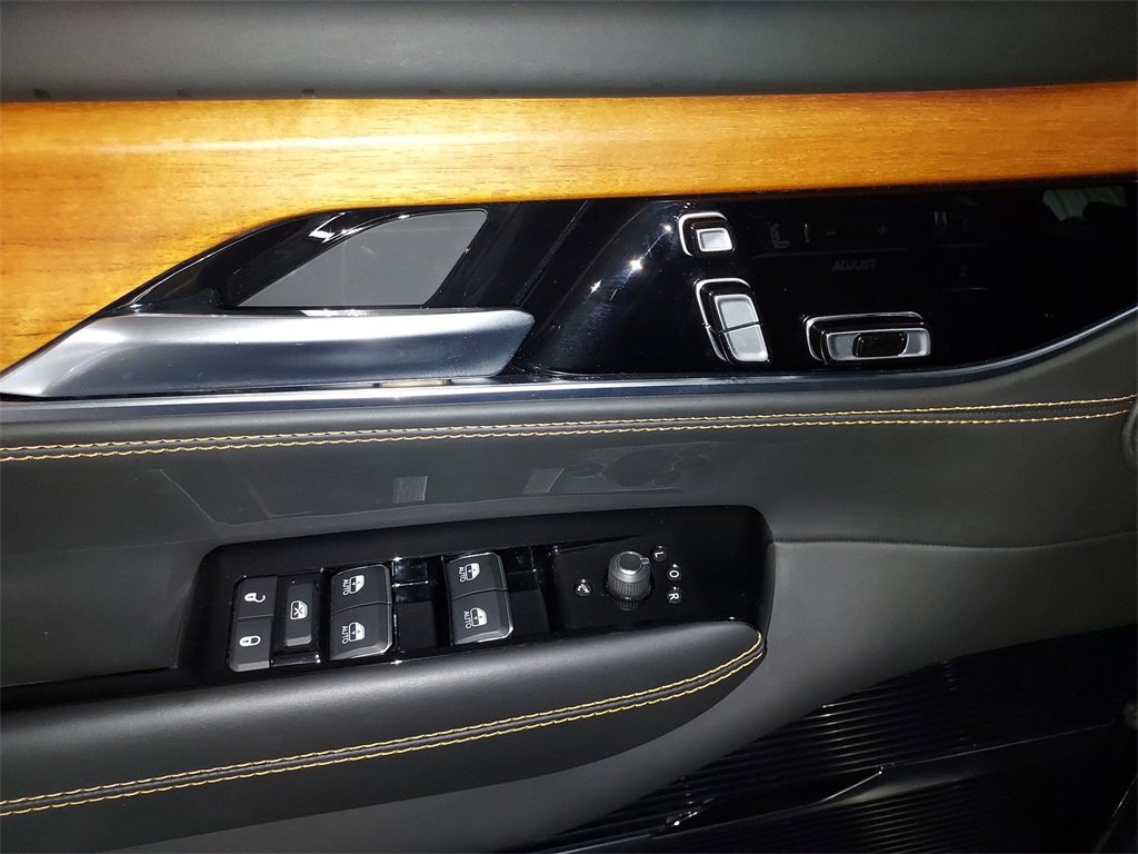 New 2024 Jeep Grand Wagoneer L Series III w/ HD Trailer Tow Package image 18