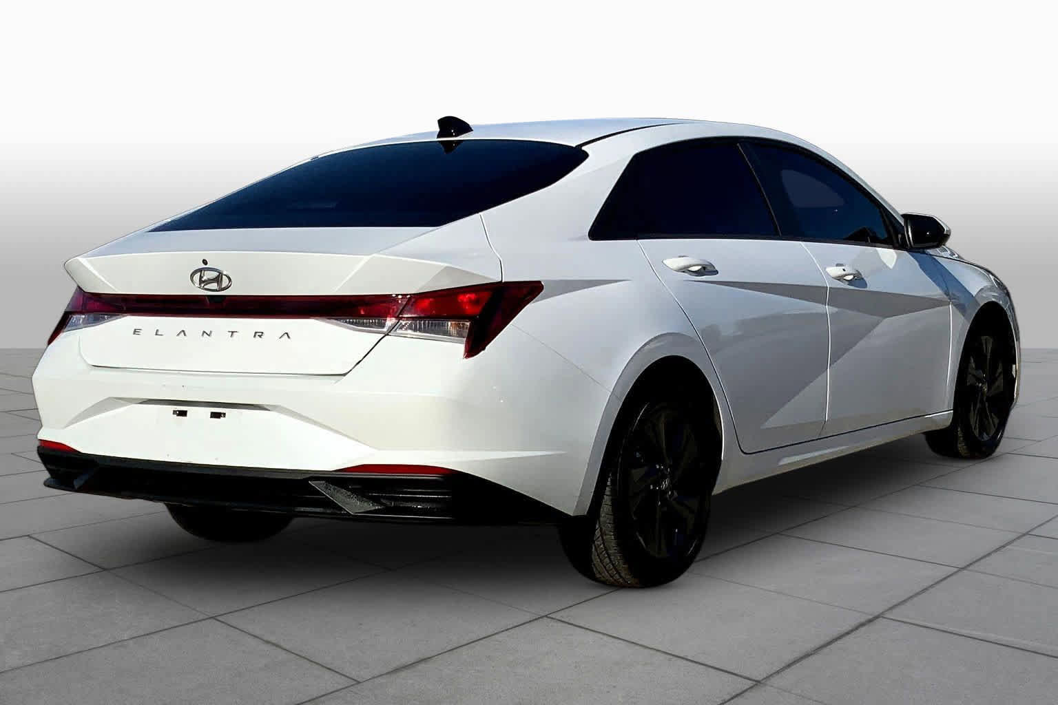 Used 2022 Hyundai Elantra SEL w/ Cargo Package FWD image 12