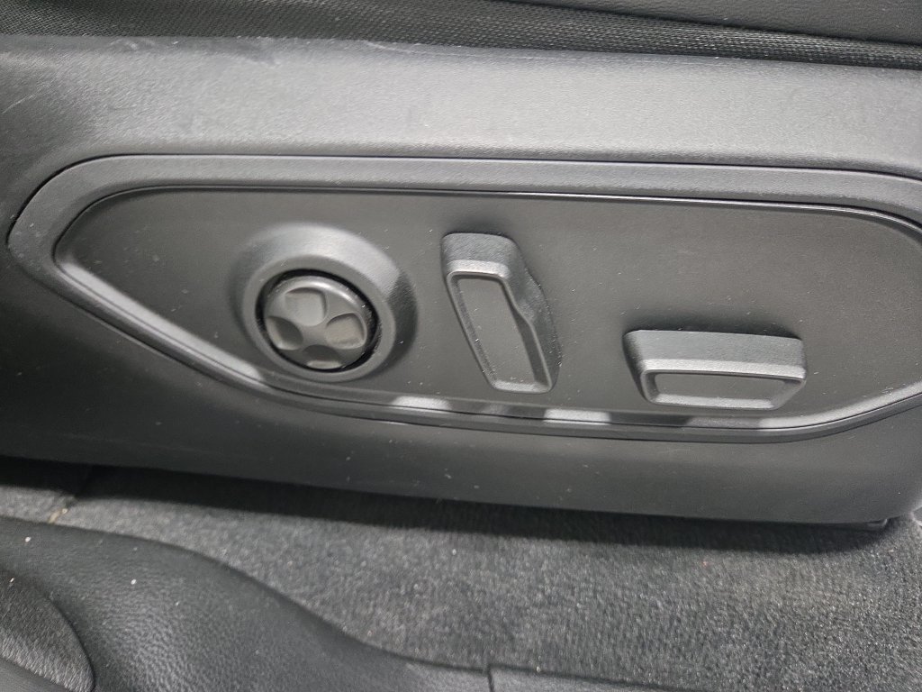 Used 2023 Jeep Grand Cherokee L Limited AWD/4WD image 17