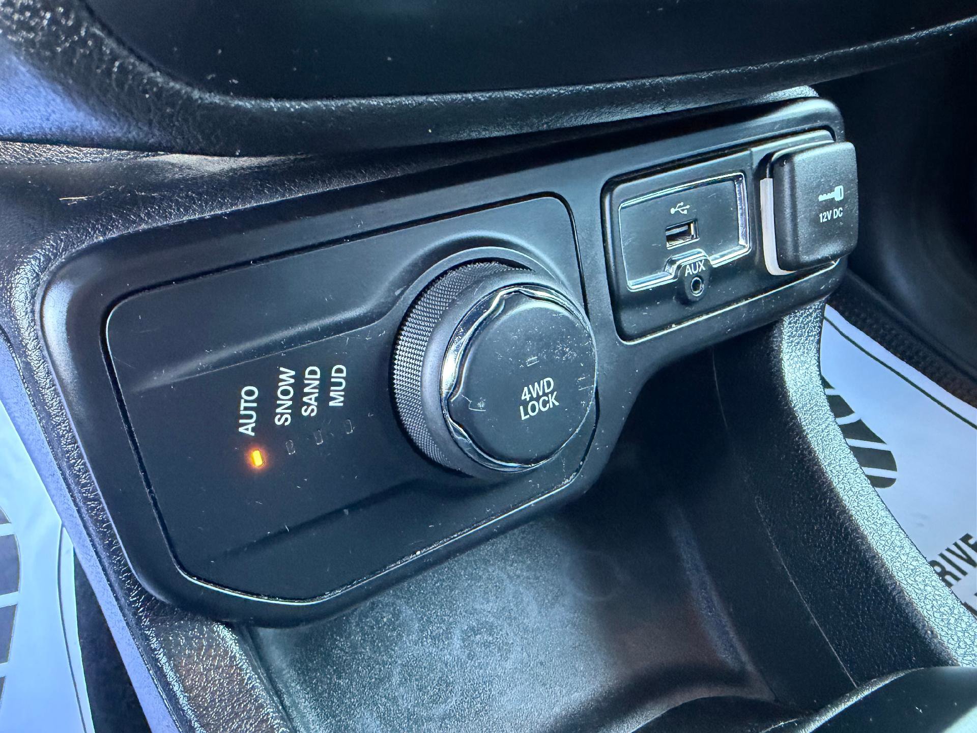 Used 2018 Jeep Renegade Altitude image 24